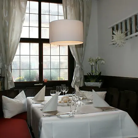 Restaurant Zunftstube 3* 사르부르크