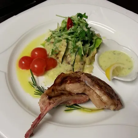 Restaurant Zunftstube 3* 萨尔堡