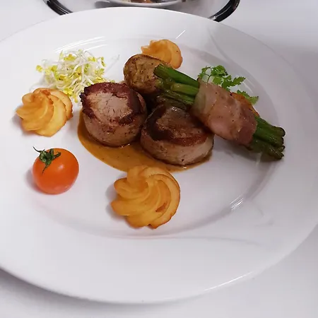 Restaurant Zunftstube 3* 萨尔堡